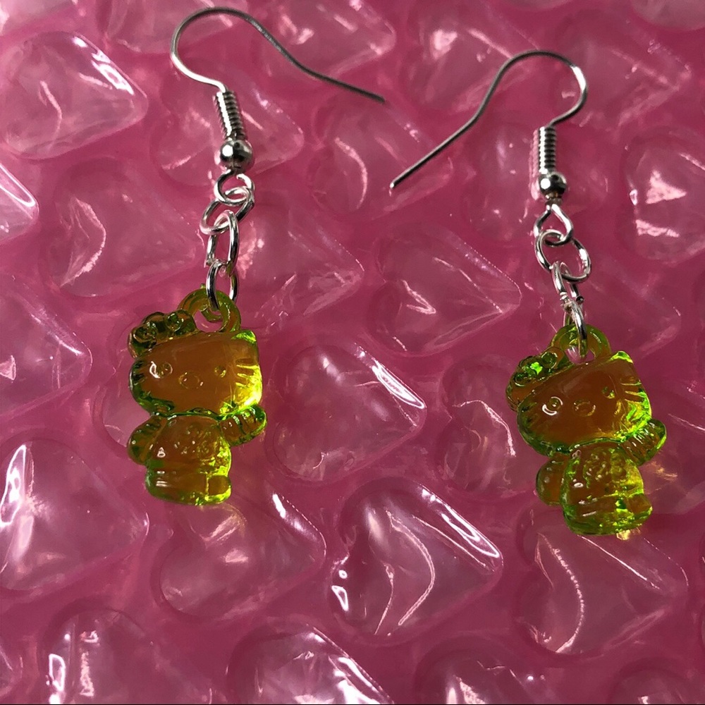 green dangly hello kitty earrings ☆彡